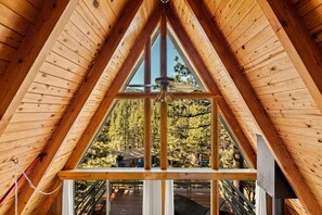 Interior - 2BR Chic A-Frame w Slopes Views near Bear Mountain (Big Bear Lake)