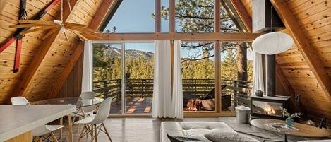 Télévision, cheminée