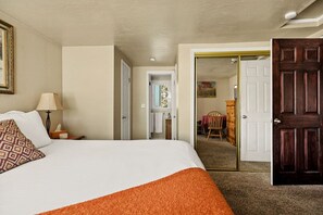 WiFi, bed sheets - Snuggle Down Cottage, near Village w/ Mtn Views (Big Bear Lake)
