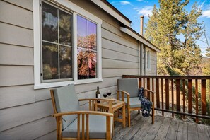 Property grounds - Snuggle Down Cottage, near Village w/ Mtn Views (Big Bear Lake)