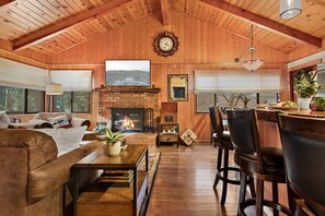 TV, fireplace - Pinecone Den, w/ Hot Tub Near Slopes in Fox Farm (Big Bear Lake)