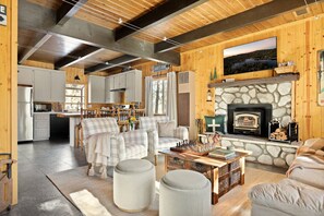TV, fireplace, video games - Taylor Ski Barn Near Bear Mtn w/Games, Hot Tub (Big Bear Lake)
