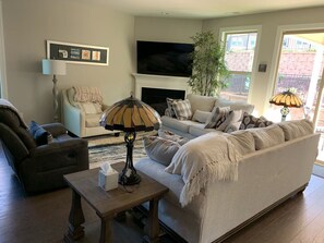 TV, fireplace - Spacious Durham Townhome Close to Duke & RDU (Durham)