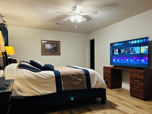 3 bedrooms, iron/ironing board, free WiFi, bed sheets - DFW Getaway (Irving)