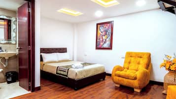 Escritorio, espacio para trabajar con un portátil, wifi gratis