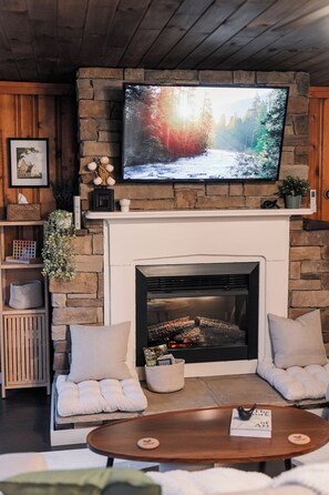 Interior - The Anchorage - Quiet Stay near Lake Logan (Logan)
