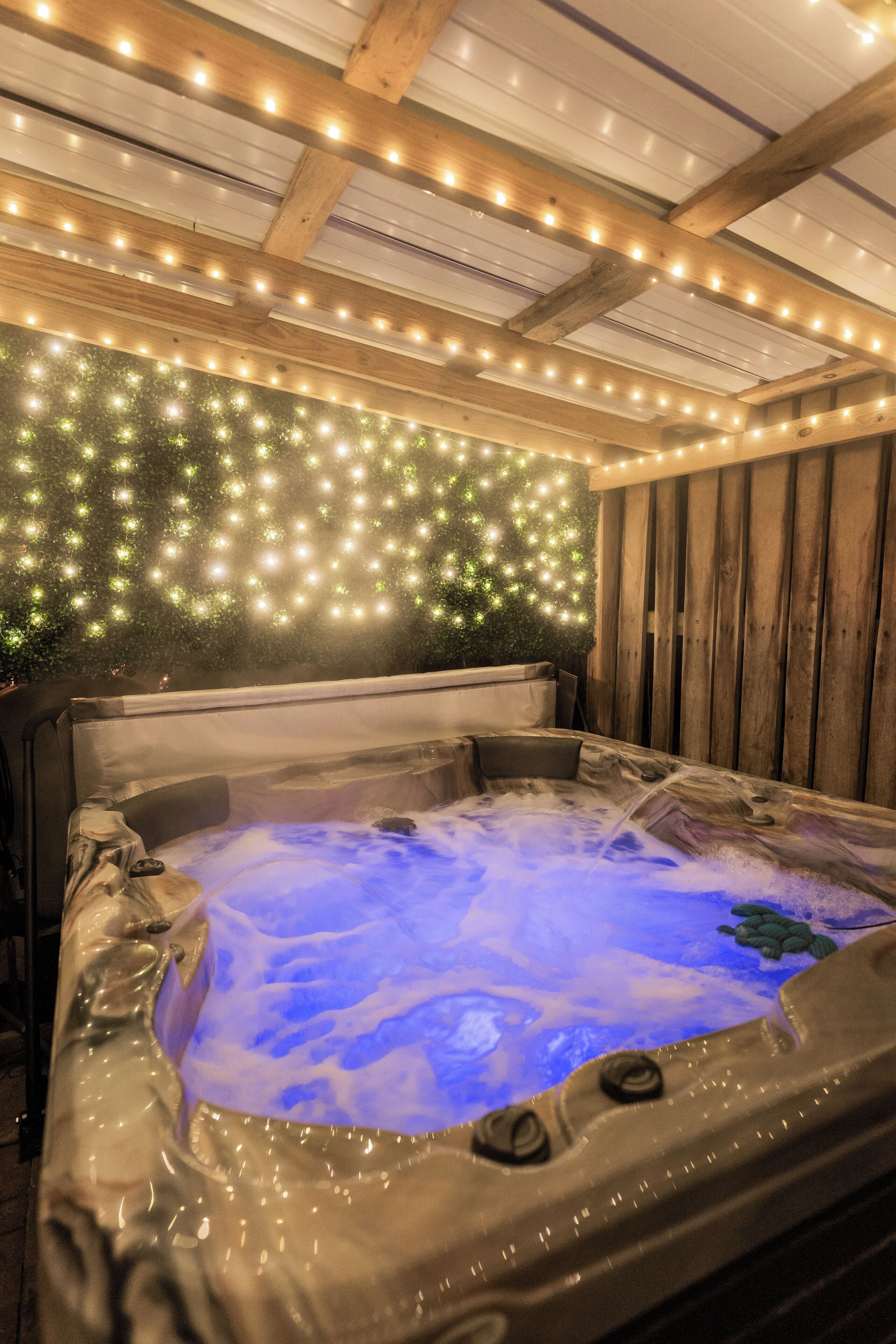 Indoor spa tub
