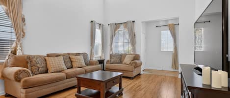 TV, fireplace, stereo