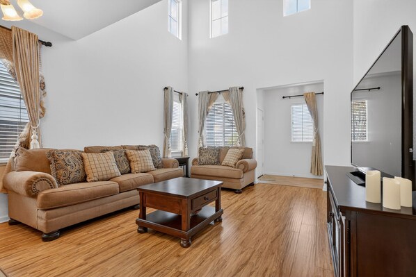 TV, fireplace, stereo