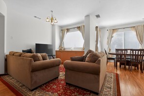 TV, fireplace, stereo