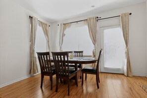 Dining - Meander Retreat | Family Friendly + Great Location (Turlock)