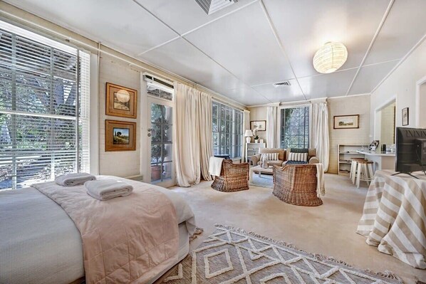 1 bedroom, WiFi, bed sheets