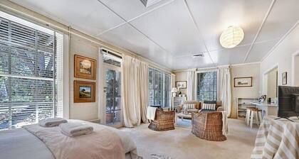 Stunning Garden Studio at Mayfield Vineyard