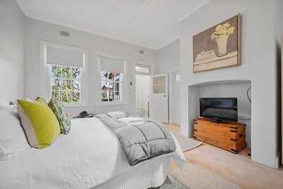 5 Bedroom Charming Homestead on Vineyard