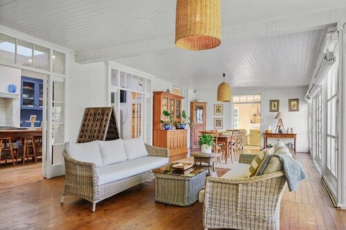 5 Bedroom Charming Homestead on Vineyard