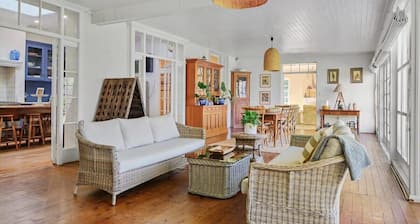 5 Bedroom Charming Homestead on Vineyard