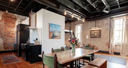 Historic Downtown Loft with Balcony and Kitchen