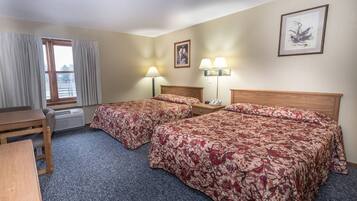 Habitación Deluxe doble, 2 camas de matrimonio, no fumadores | Espacio para trabajar con un portátil y cortinas opacas