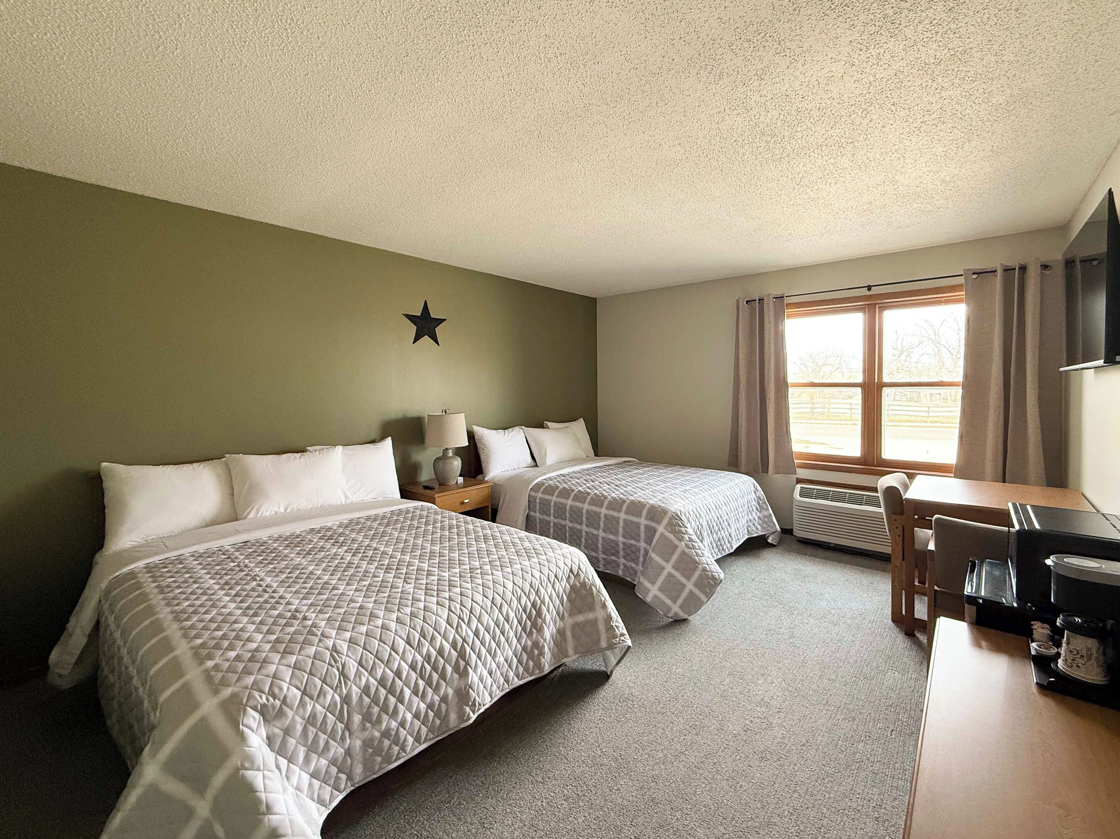 豪華雙人房, 2 張加大雙人床, 非吸煙房 | 筆電工作空間、遮光布/窗簾、熨斗/熨衣板、免費無線上網