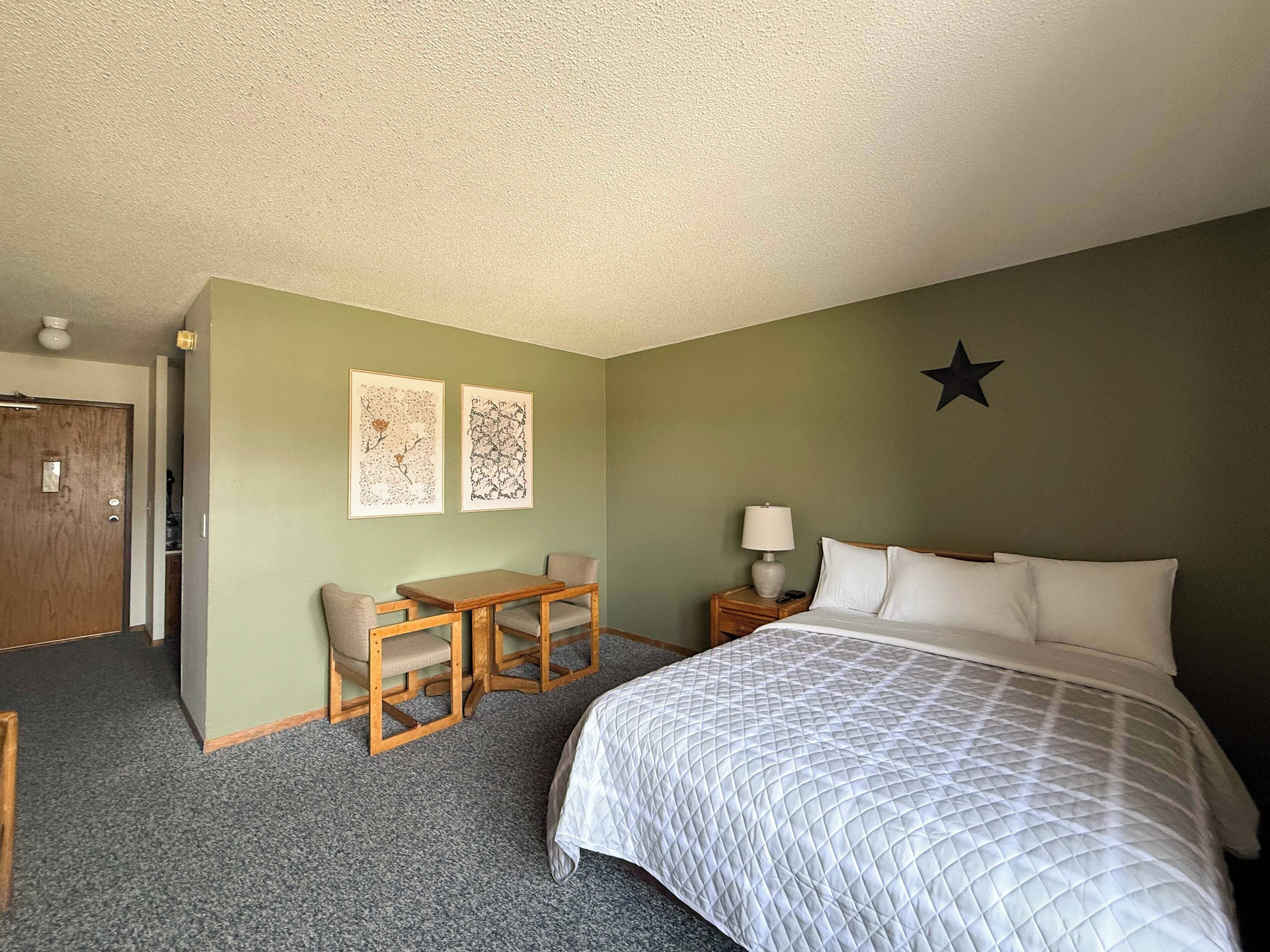 Laptop workspace, blackout drapes, iron/ironing board, free WiFi