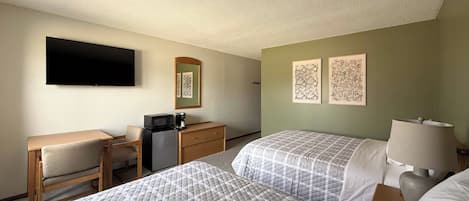 Habitación doble Deluxe, 2 camas Queen size, para no fumadores | Espacio para trabajar con laptop y cortinas blackout