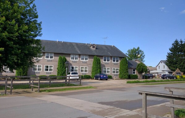 Exterior - The Trail Inn - Amana IA (Amana)