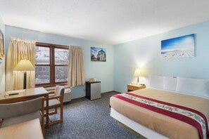 Habitació clàssica, 1 llit de matrimoni, no fumadors | Espai de treball apte per a portàtils i cortines opaques 