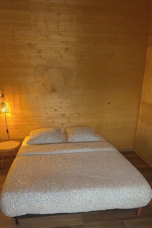 3 bedrooms, WiFi, bed sheets - Chalet on private land with garden - 10 min from Disneyland Paris (Montévrain)