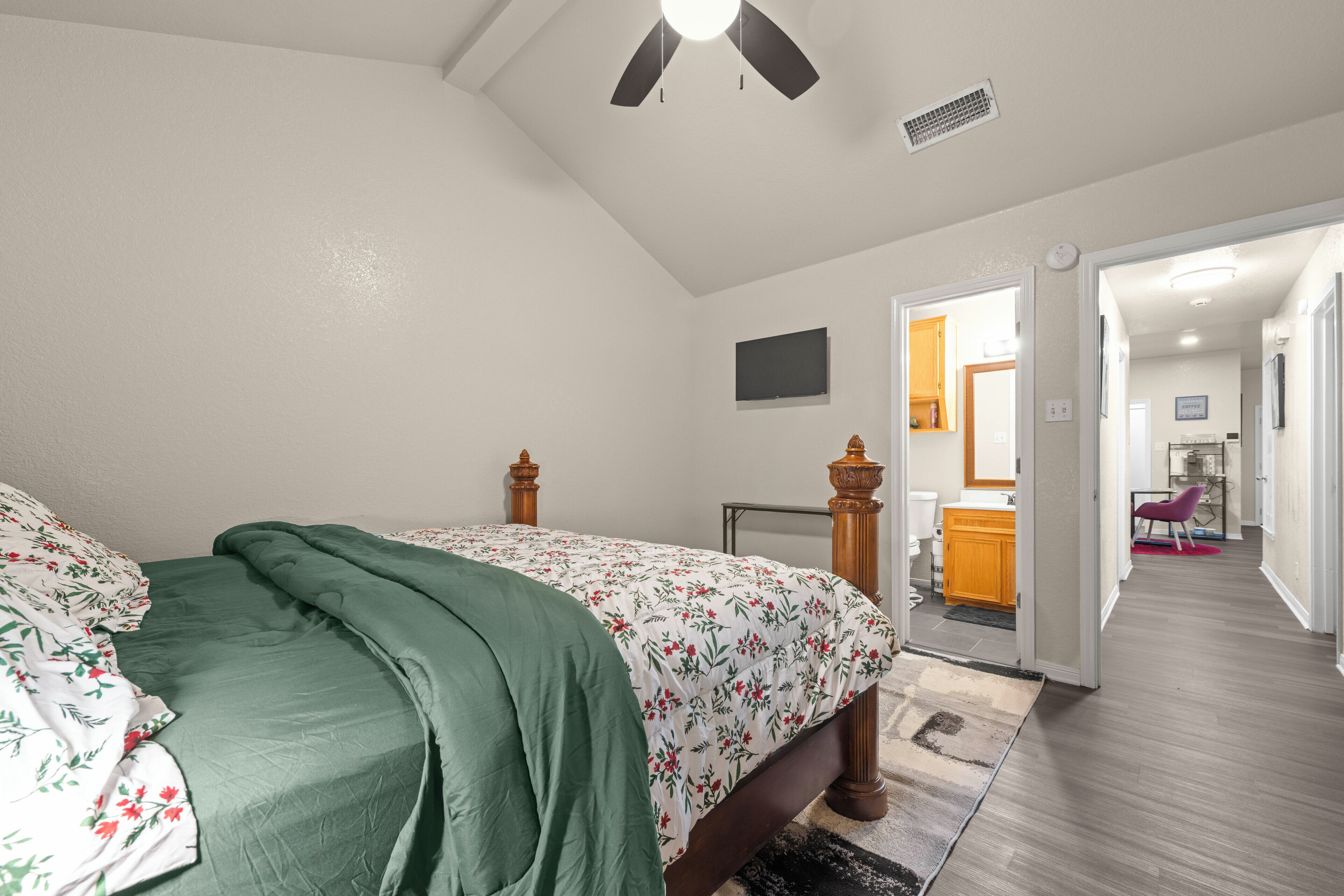 3 quartos, ferros/tábuas de passar roupa, Wi-Fi, roupa de cama