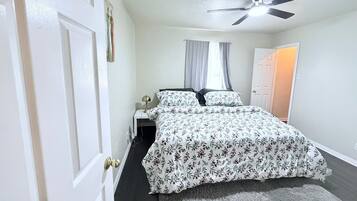 3 bedrooms, iron/ironing board, WiFi, bed sheets