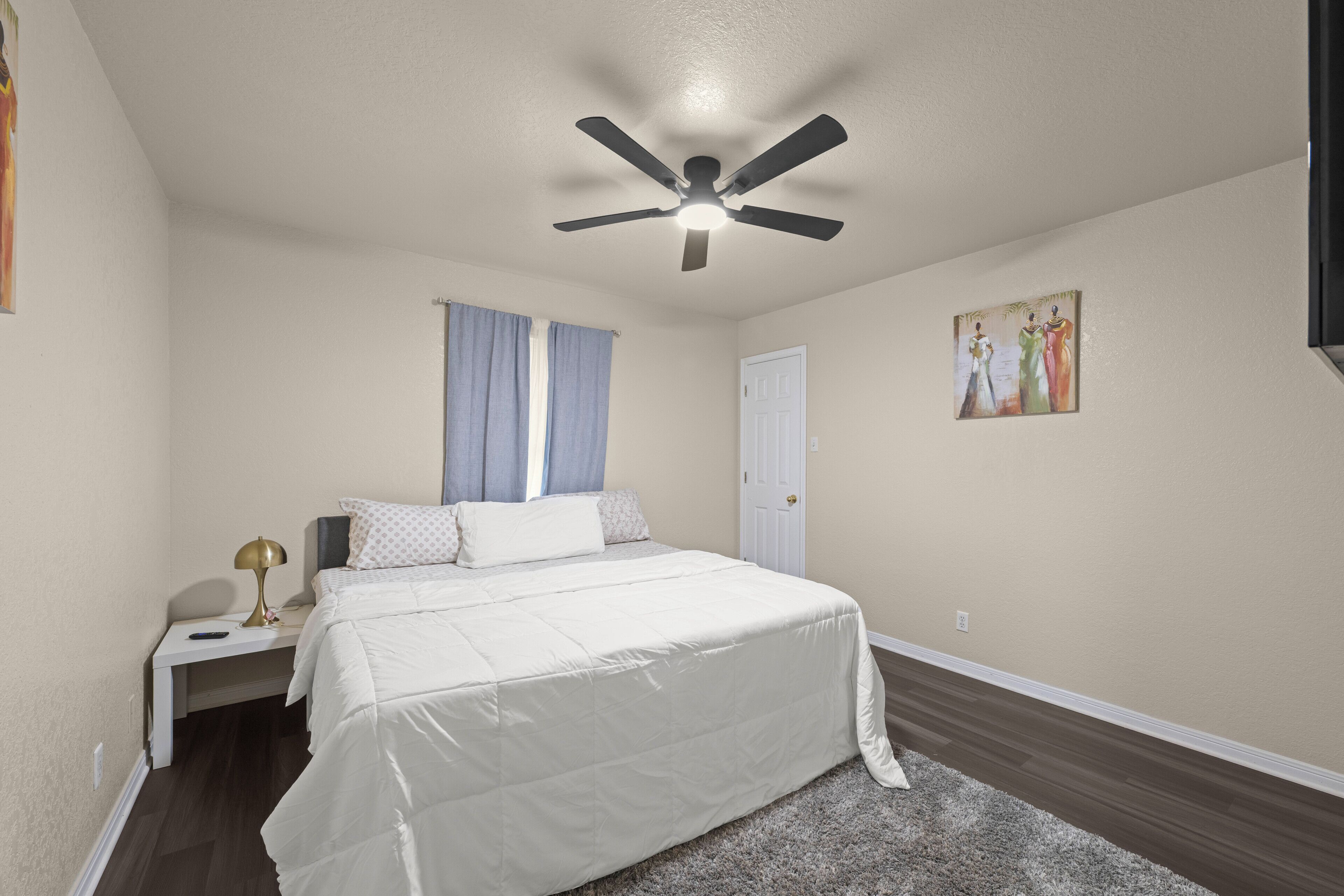 3 bedrooms, iron/ironing board, WiFi, bed sheets