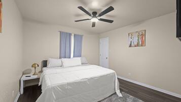 3 bedrooms, iron/ironing board, WiFi, bed sheets