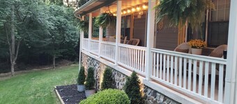 Tranquil 3-bedroom home in woods with pool,trail and AC in charming Douglasville