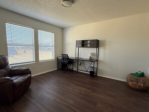 Interior - Spacious 3bed 2bath with game room (Mesquite)