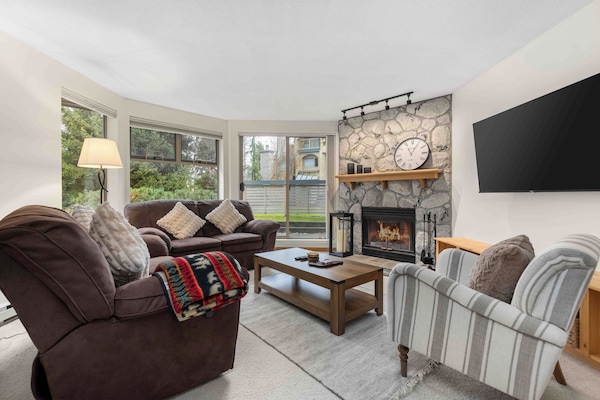 Condo | Living area | Smart TV