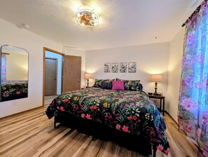 3 bedrooms, desk, iron/ironing board, travel crib
