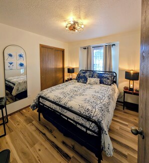 3 bedrooms, desk, iron/ironing board, travel cot