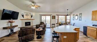 Peaceful 3 BR 8 guest Home 5 mins to St. Luke's and CSI in Twin Falls