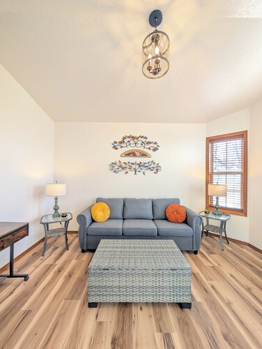 Peaceful 3 BR 8 guest Home 5 mins to St. Luke's and CSI in Twin Falls