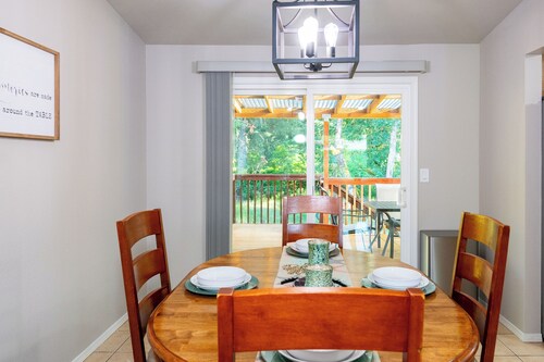 Pacific NW 3 bedroom Home Away from Home in Tacoma