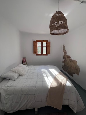 WiFi, bed sheets