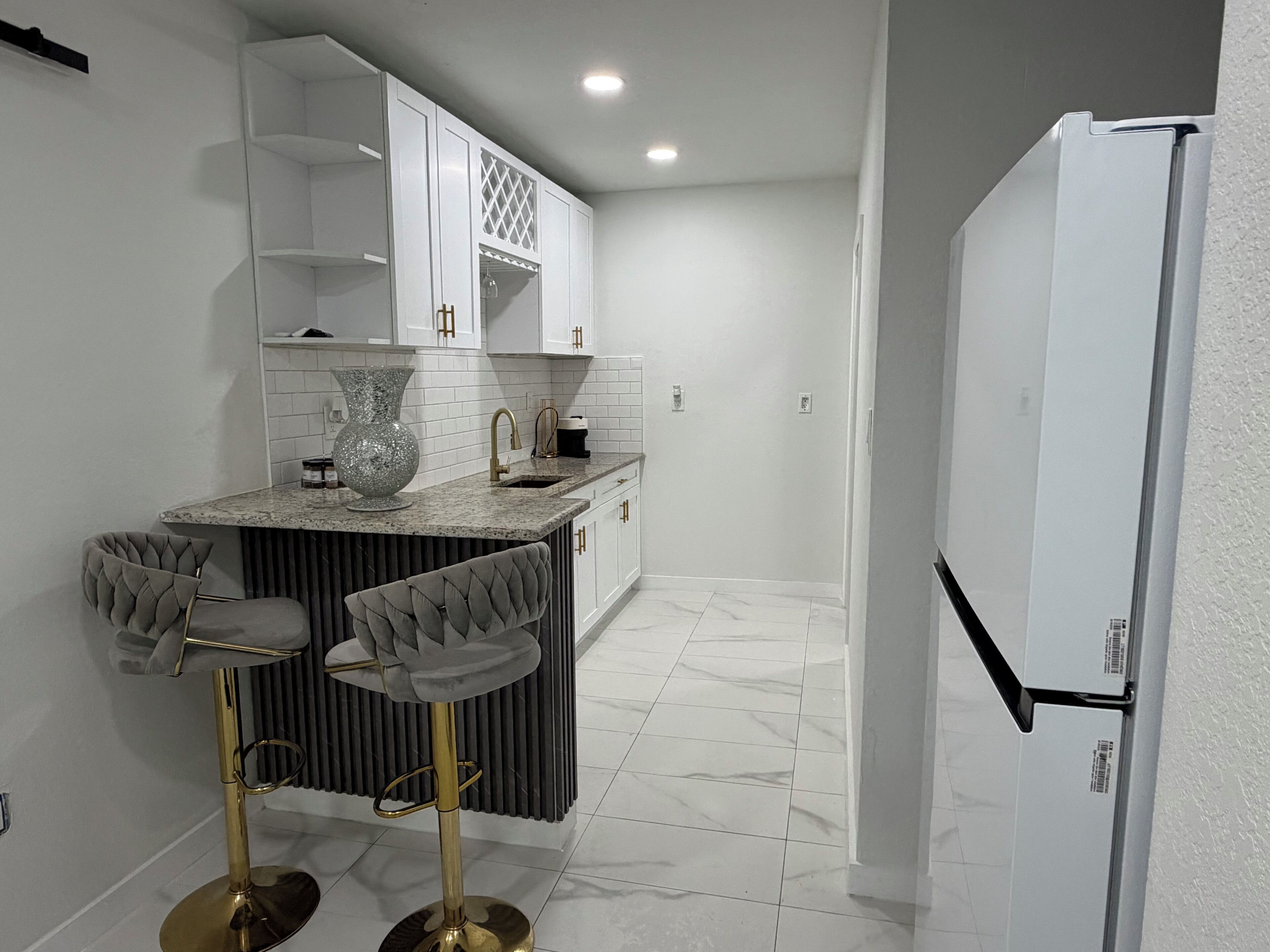 Fridge, microwave, stovetop, coffee/tea maker