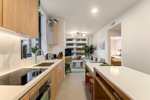 Private kitchen - Crosby Miami WTC 2BR/2BA Living Space #307 (Miami)