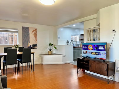 3927 - Comfy 2BR Guest Unit with Kitchen TV Laundry