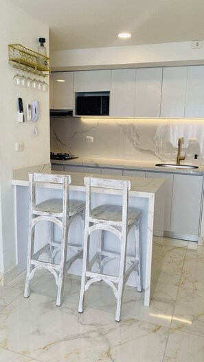 Fridge, microwave, stovetop, coffee/tea maker - Wonderful Apartment. Ocean view. Centrally located. (Cartagena de Indias)
