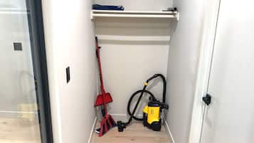 Apartment, 3 Bedrooms | Egyptian cotton sheets, premium bedding, individually decorated