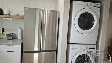 Apartment, 2 Bedrooms | Private kitchen | Fridge, microwave, oven, stovetop