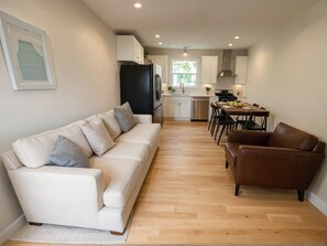 Apartment, 1 Bedroom | Living area | 55-inch Smart TV with digital channels, Netflix, streaming services - Modern Townhomes Minutes from Downtown LA (Los Angeles)