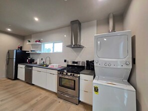 Apartment, 5 Bedrooms | Private kitchen | Fridge, microwave, oven, stovetop - Modern Townhomes Minutes from Downtown LA (Los Angeles)