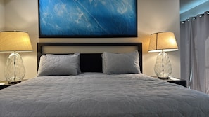 Egyptian cotton sheets, premium bedding, individually decorated - Modern Townhomes Minutes from Downtown LA (Los Angeles)
